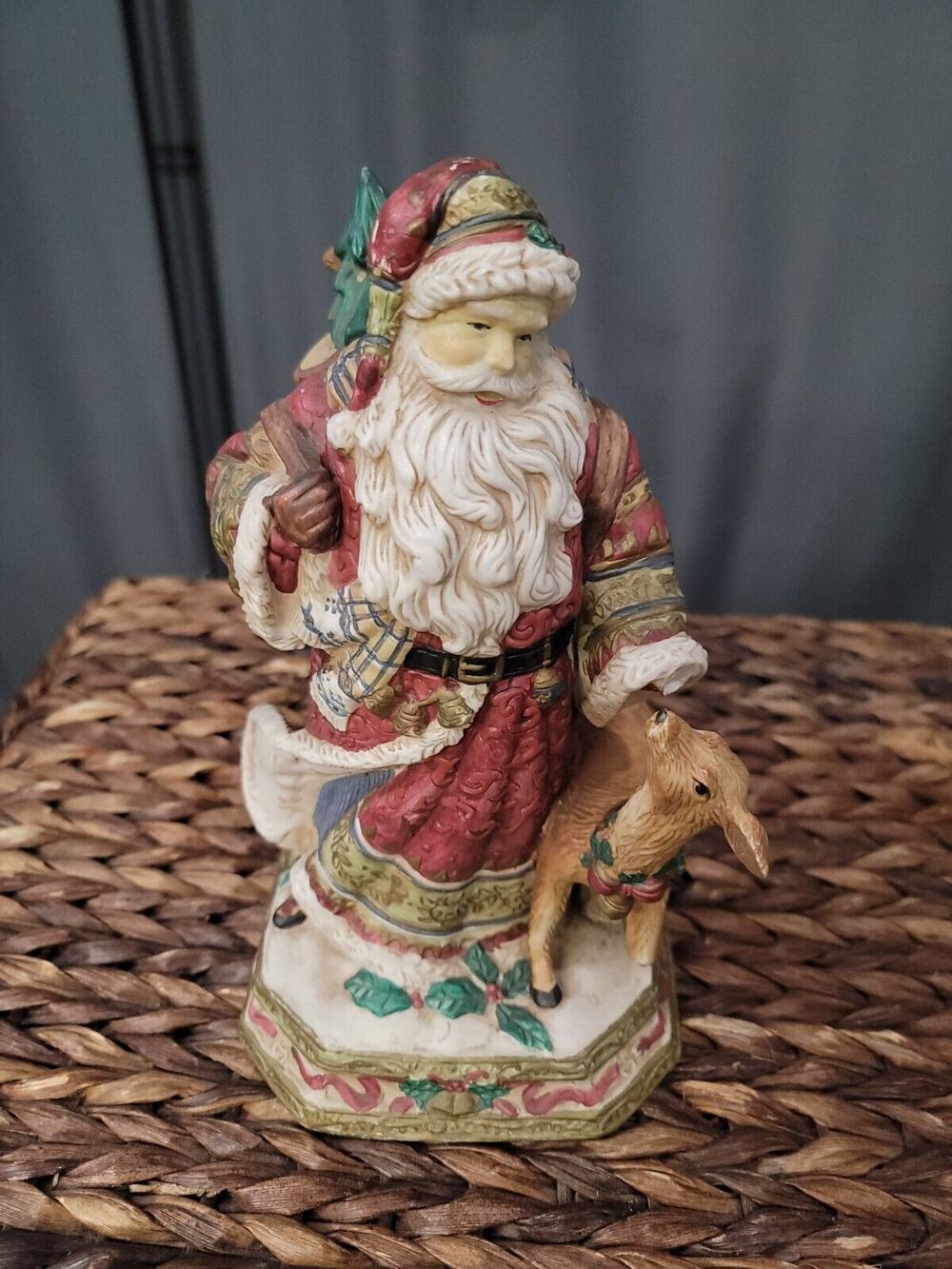 Porcelain Santa Clause Musical Figurine Music Box Holiday Christmas Decor -